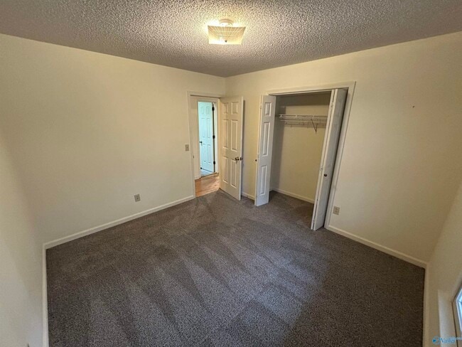 Building Photo - 137 Oakcrest Rd