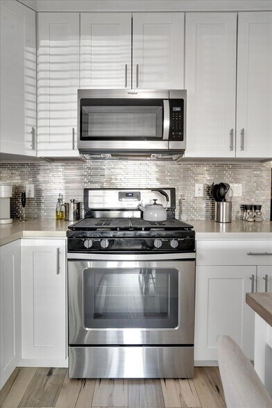 Building Photo - 1138 W 52nd St