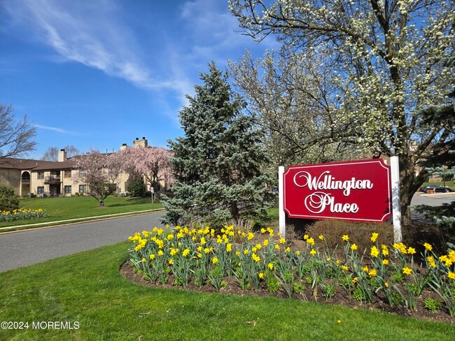 Building Photo - 912 Wellington Pl