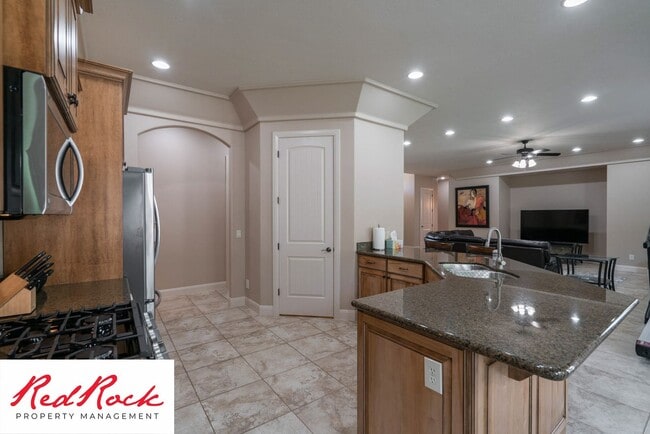 Building Photo - Minimally Furnished home in Little Valley!