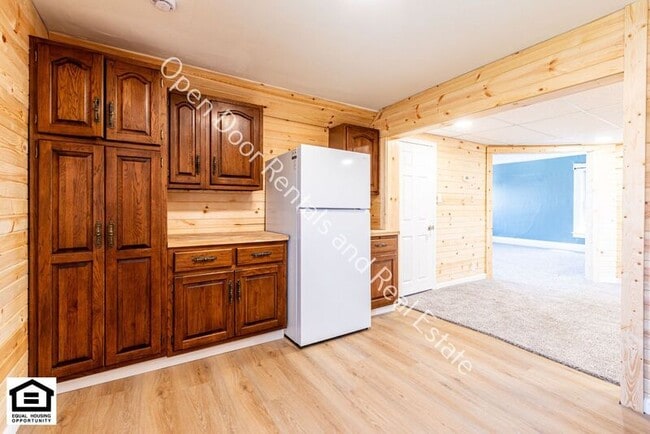 Building Photo - 1703 Sprott St