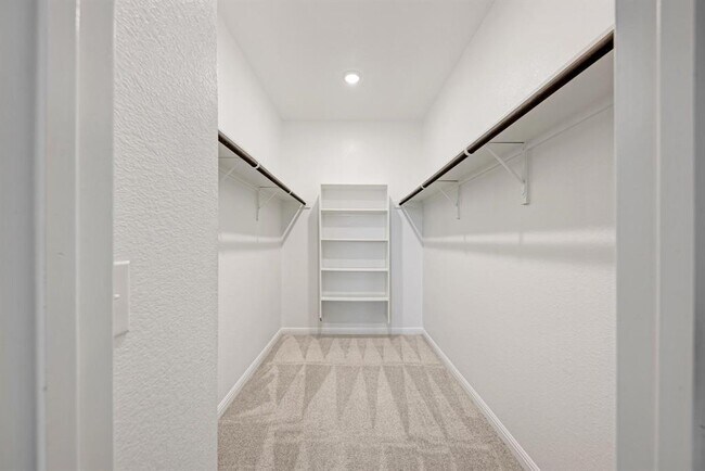Building Photo - 5408a Baythorne Dr