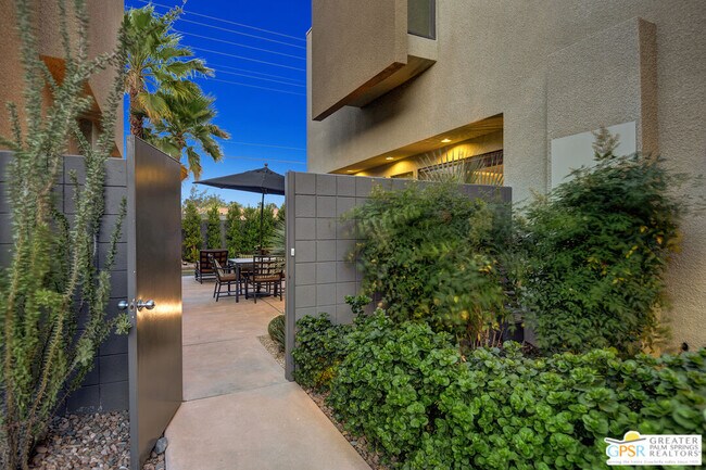 Building Photo - 1536 E Baristo Rd