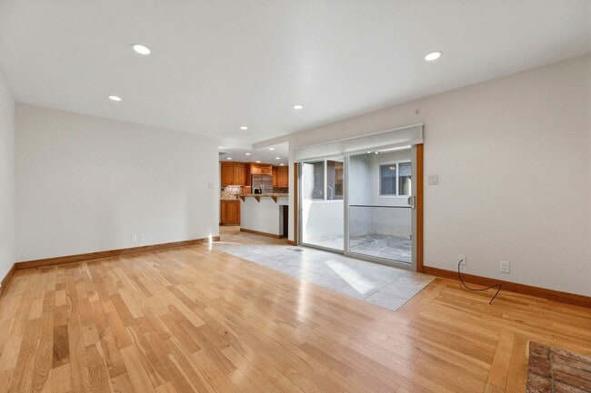 Building Photo - Beautifully Updated 3BR/2BA Home with Private Garden Oasis