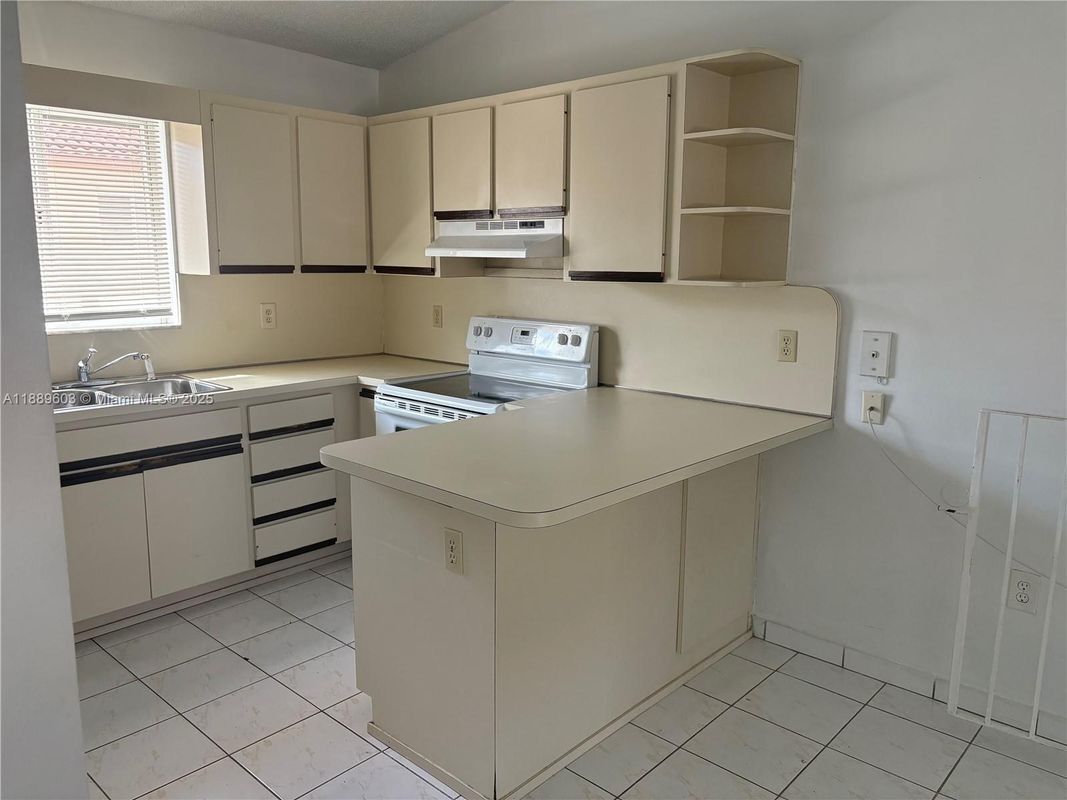 Building Photo - 2258 W 74th St