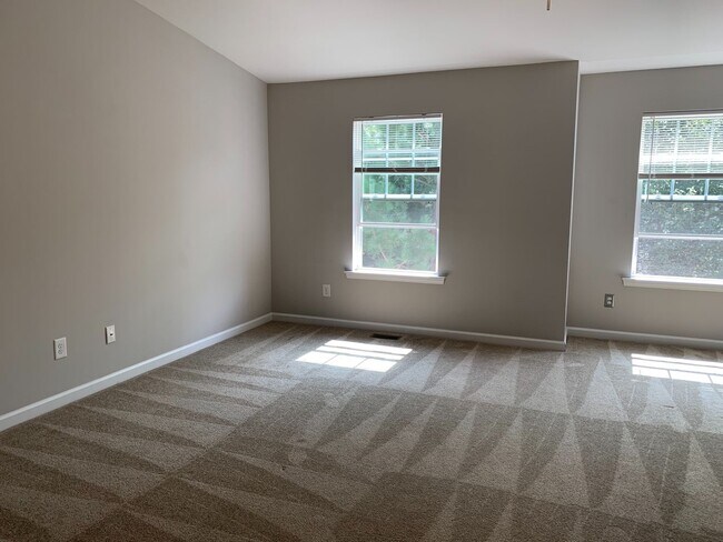 Building Photo - *Move-in Special* Spacious 3 Bed | 2.5 Bat...