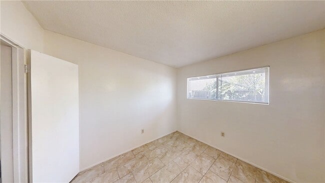 Building Photo - 947 Park Ave