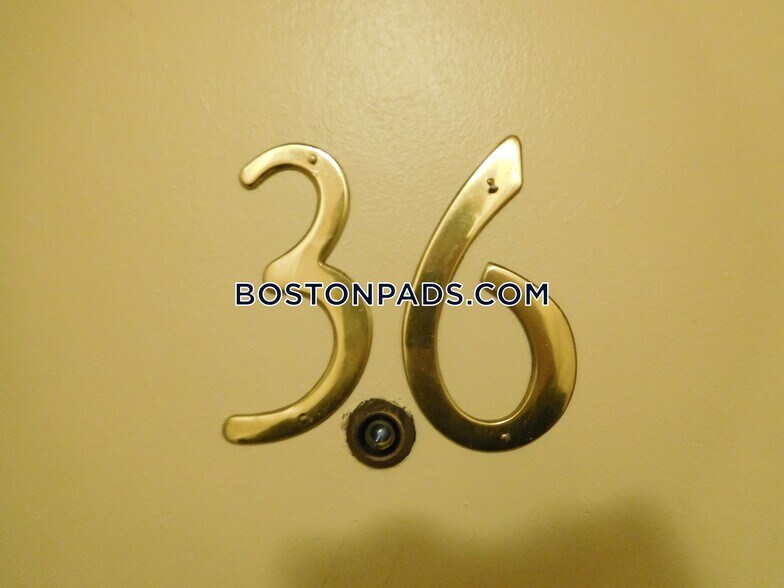 Building Photo - 1179 Boylston St