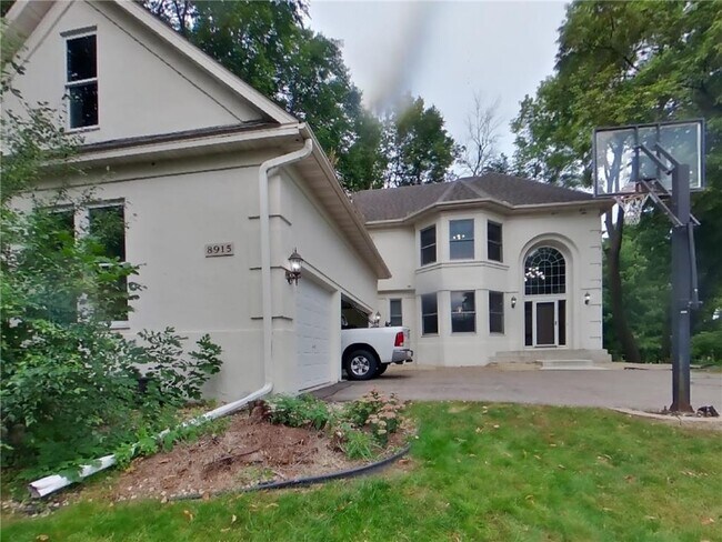 Primary Photo - 8915 Umbria Pl N