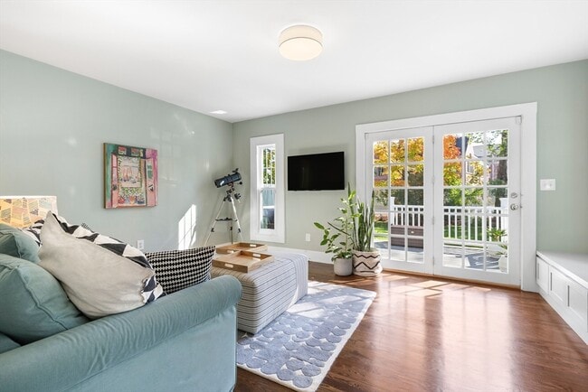 Building Photo - 90 Maple Pl