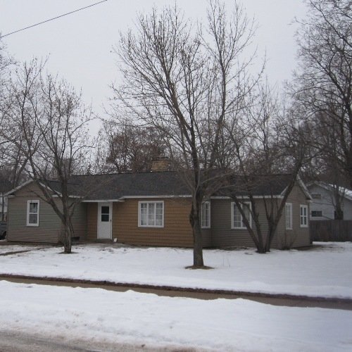 Primary Photo - 3 Bed 1 Bath near UWEC! Available June 1st
