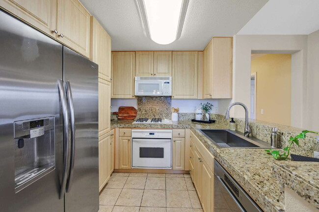 Building Photo - Corner Unit Condo with Vineyard Views – 2 Bed, 2 Bath – Quiet, Private, and Convenient!