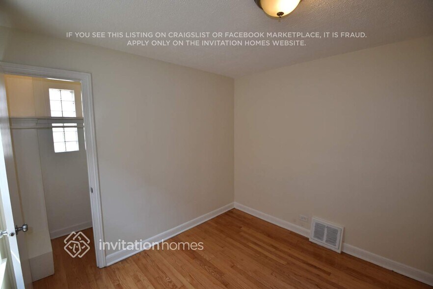 Building Photo - 8035 S Richmond St