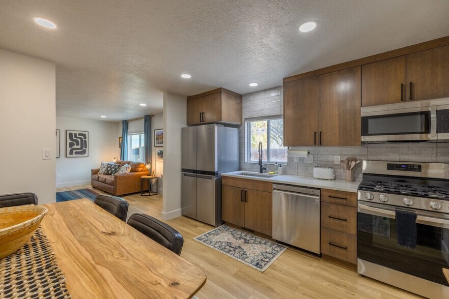 Building Photo - 840 W 400 N