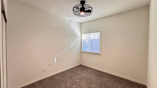 Building Photo - 12821 Rock Cliff Ave