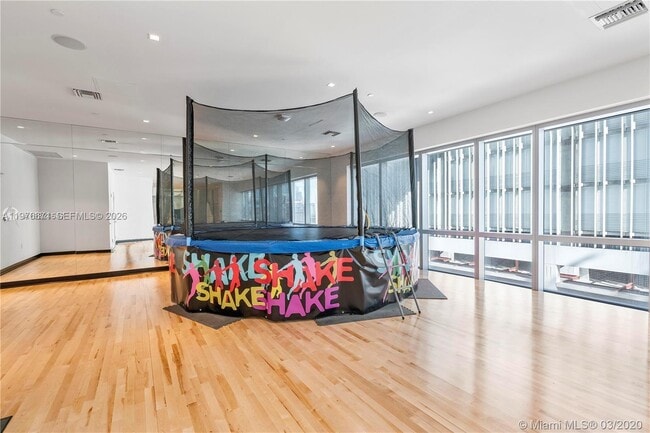 Building Photo - 851 NE 1st Ave