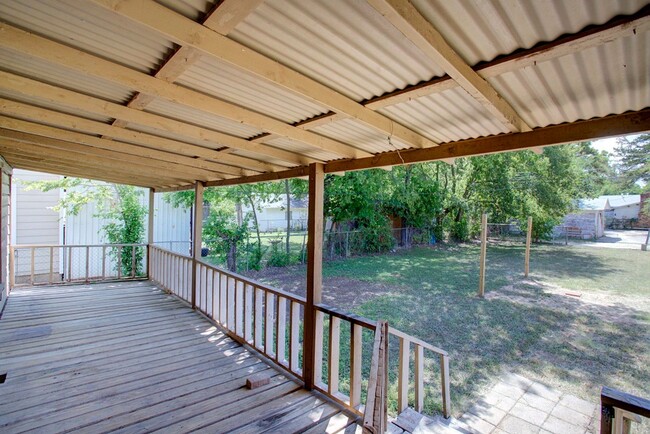 Building Photo - Affordable 2-Bedroom, 1-Bath Home for Leas...