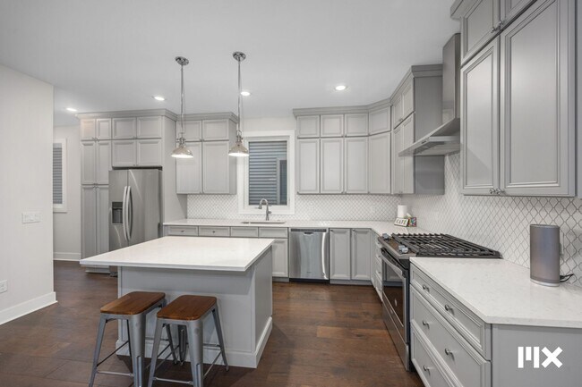 Building Photo - Two Bedroom Condo on Lookout Hill in Grand Rapids!