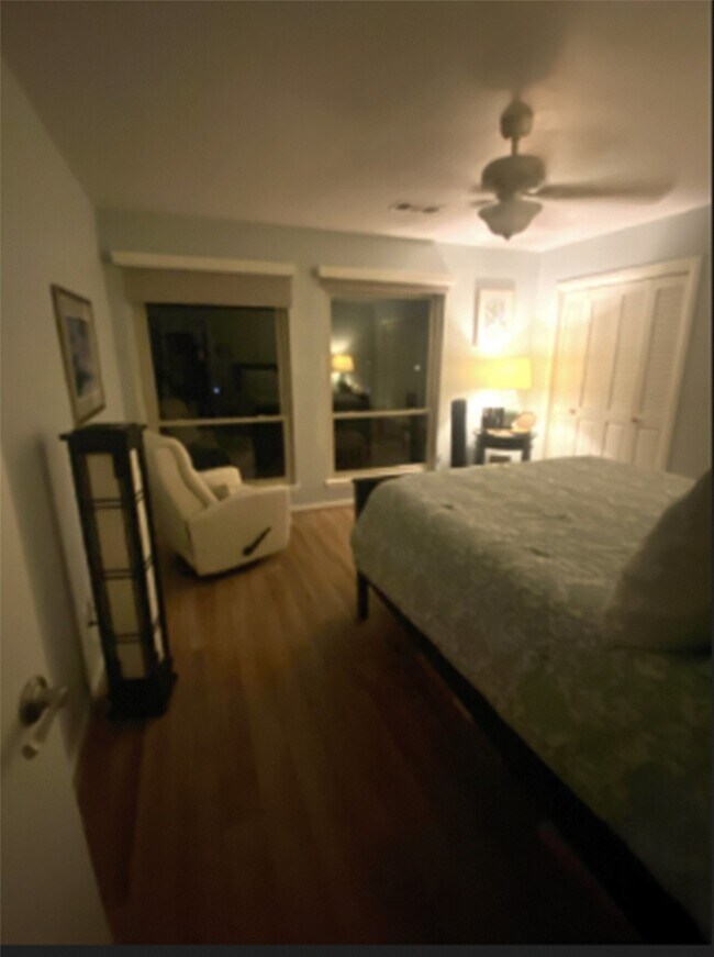 Building Photo - 179 Old Bridge Lake St