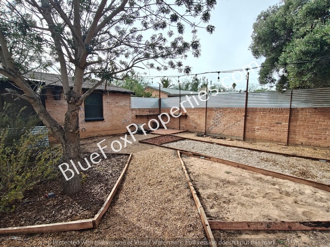 Building Photo - 3137 E Pima St