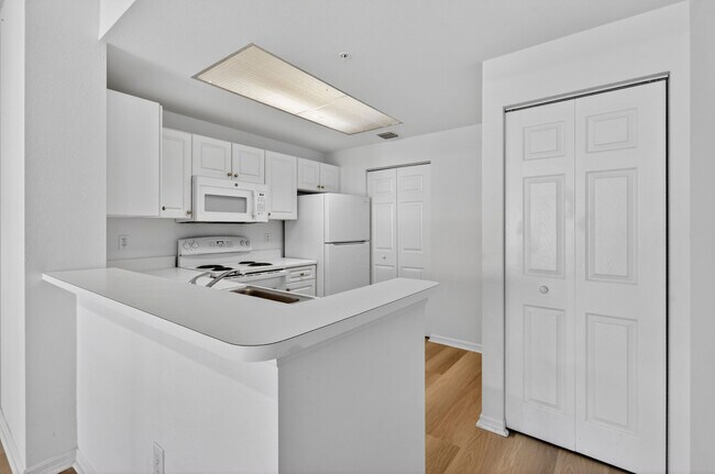 Building Photo - 2804 Sarento Pl