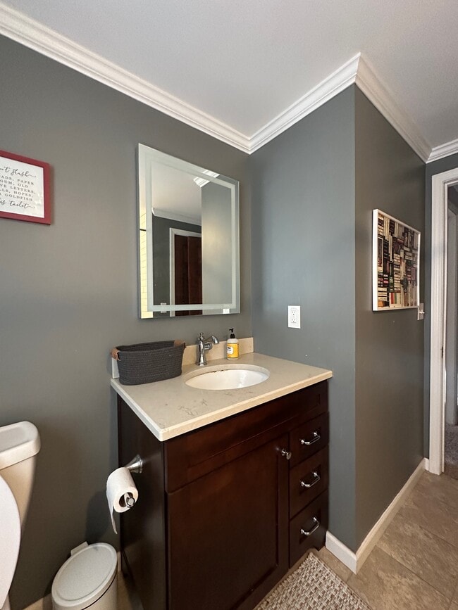 Building Photo - 932 Robinson St