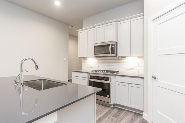 Building Photo - 22503 Cappella Vlg Ln