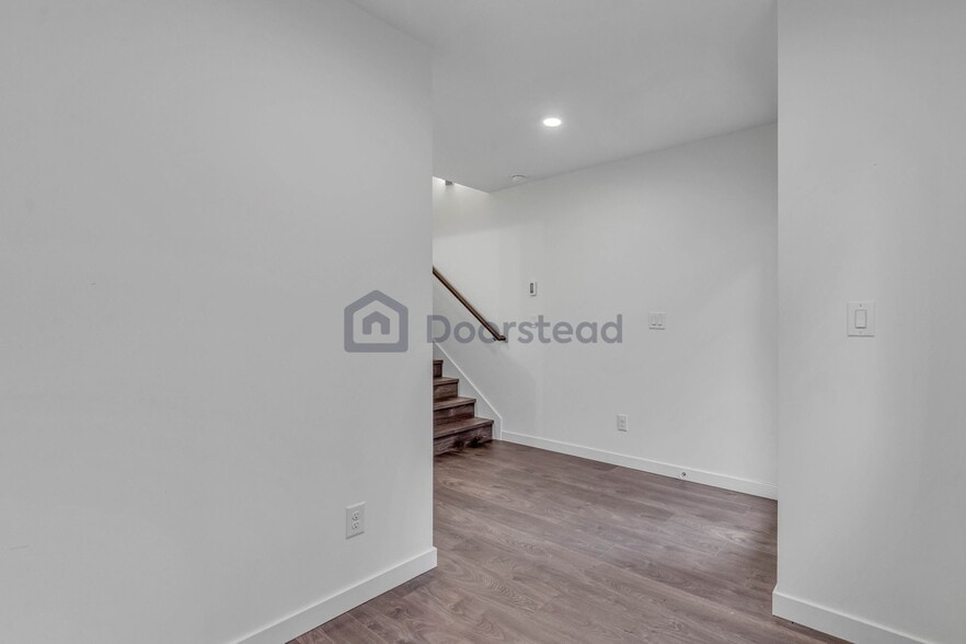 Building Photo - 6309 9th Ave NE