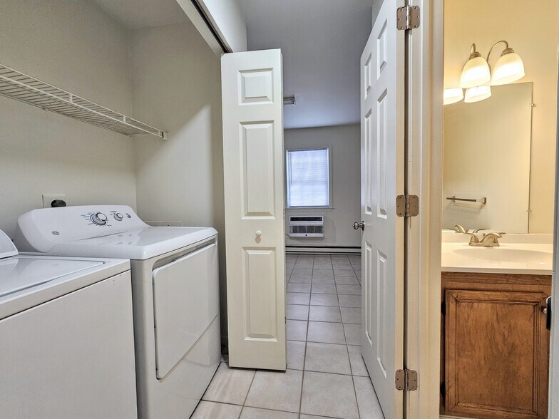 Building Photo - 104 Bradford Dr