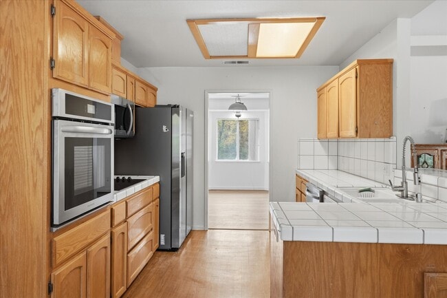 Building Photo - 43379 Leach Rd