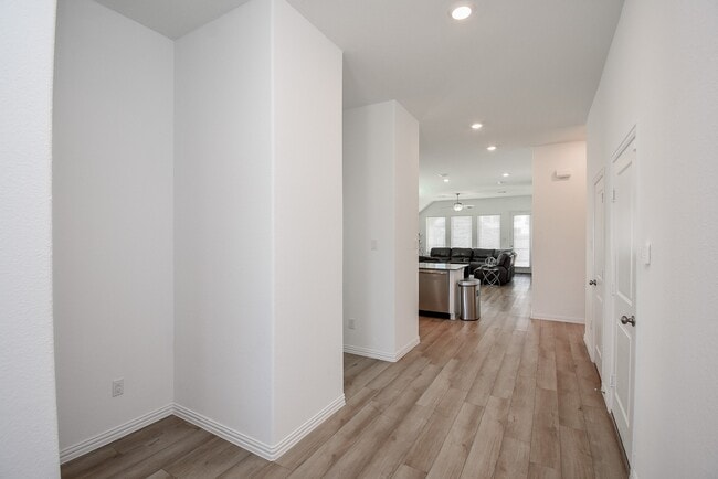 Building Photo - 31438 Vineyard Creek Dr