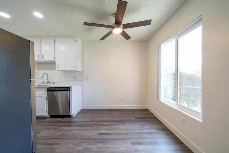 Building Photo - 1440 Oak Dr