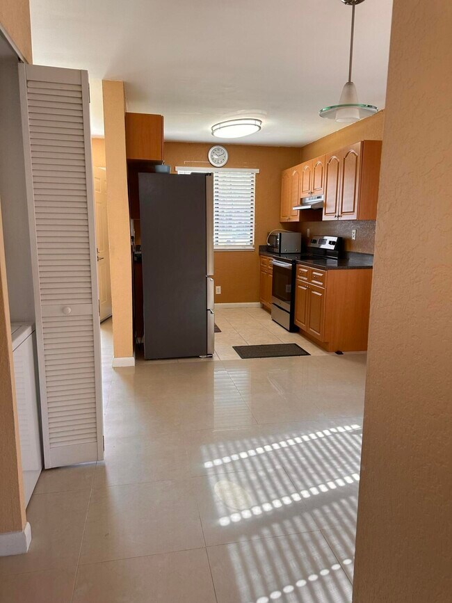 Building Photo - 700 Nottingham Cir