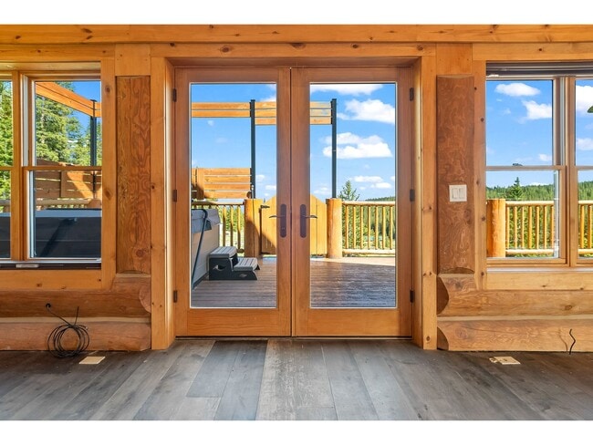 Building Photo - Beautiful Home on 10 Acres