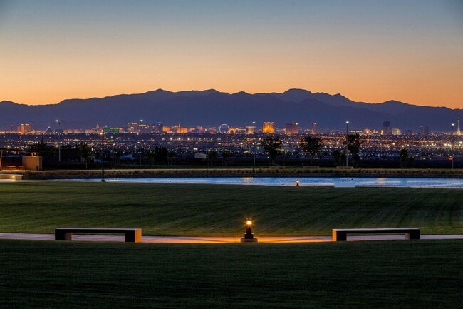 Building Photo - BRAND NEW 3 BED 2.5 BATH 2 CAR GARAGE TOWNHOUSE W/ LOFT IN CADENCE COMMUNITY