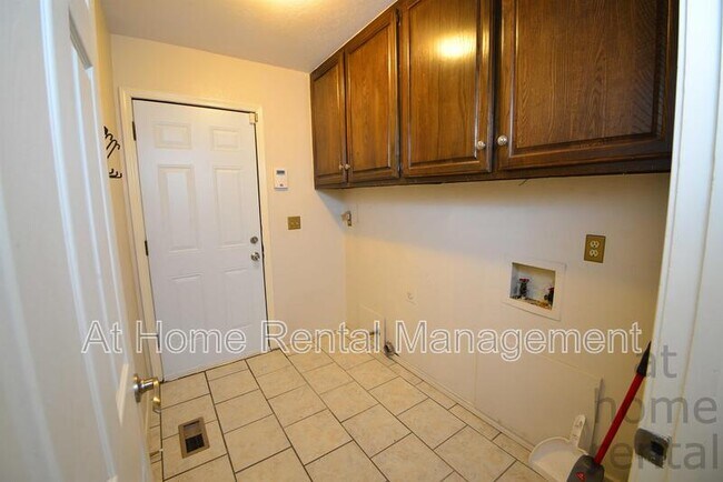 Building Photo - 8316 S Pittsburg Ave