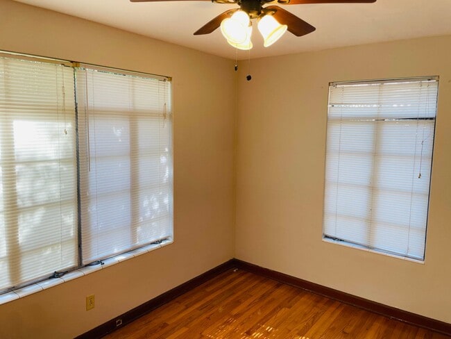 Building Photo - Midtown Charmer