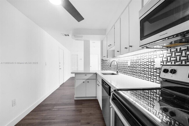 Building Photo - 1051 Meridian Ave