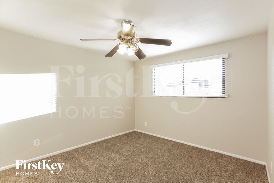 Building Photo - 4501 S Forest Ave