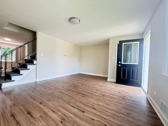 Building Photo - Four-Bedroom House in Parkville