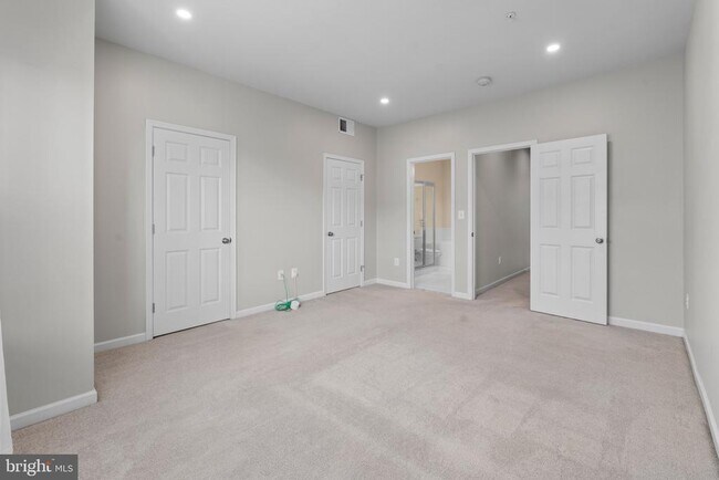 Building Photo - 336 White Oak Way