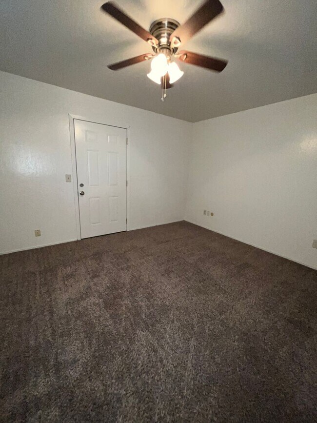 Building Photo - 2954