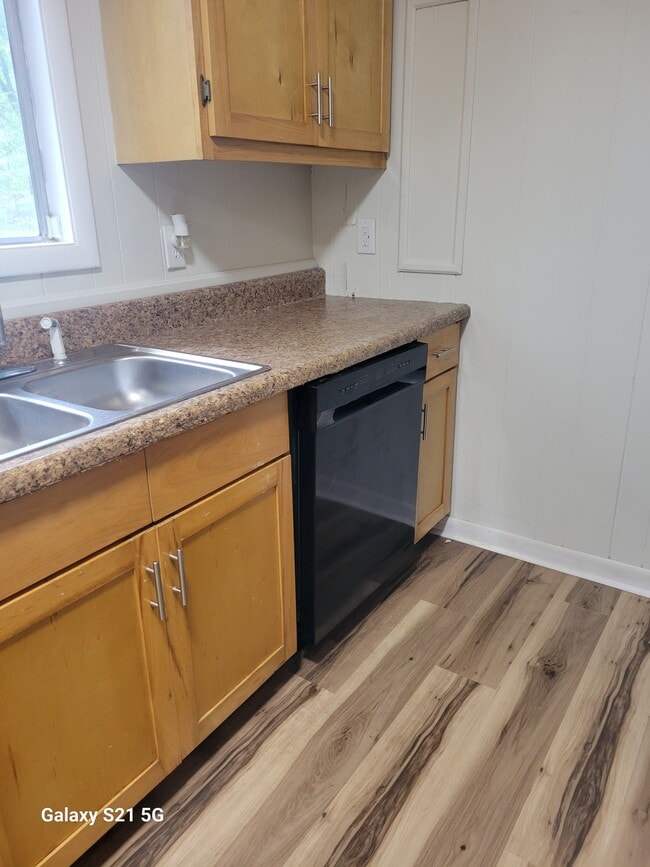 Building Photo - 214 Lakeshire Dr