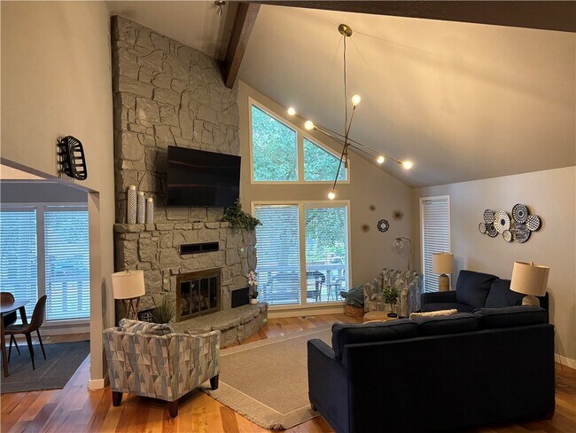 Building Photo - 80 Mayfair Dr