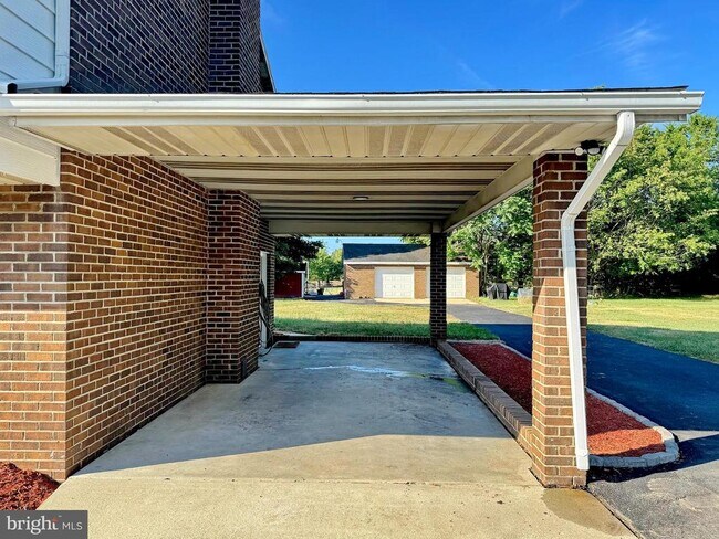 Building Photo - 8530 Wedding Dr