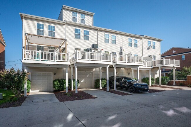 Building Photo - Luxury 3-Bed, 4-Bath Townhouse with Modern...