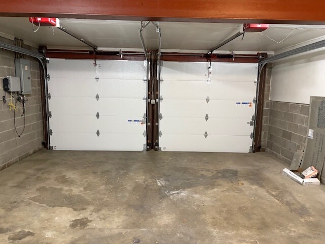 Building Photo - 945 1/2 Broglie Dr