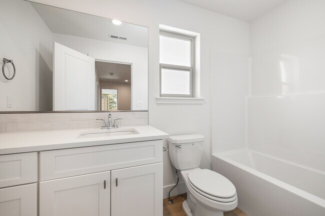 Building Photo - 1141 UnderwoodUnit 110