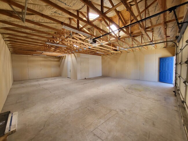 Building Photo - 330 China St