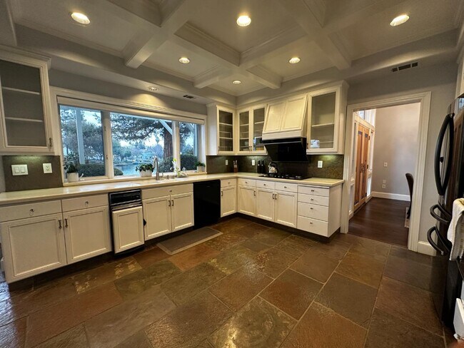 Building Photo - 4824 Longcove Dr